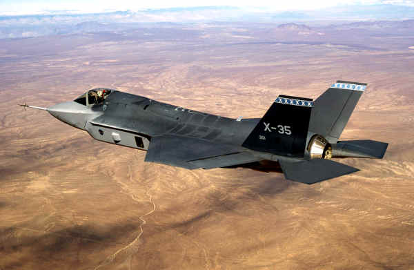 Lockheed Martin X-35_Lightning_flight-4_opt600x391_usaf