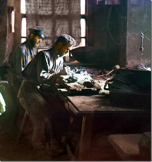 Molding of an artistic casting. [Kasli Iron Works] - Views in the Ural Mountains, survey of industrial area, Russian Empire