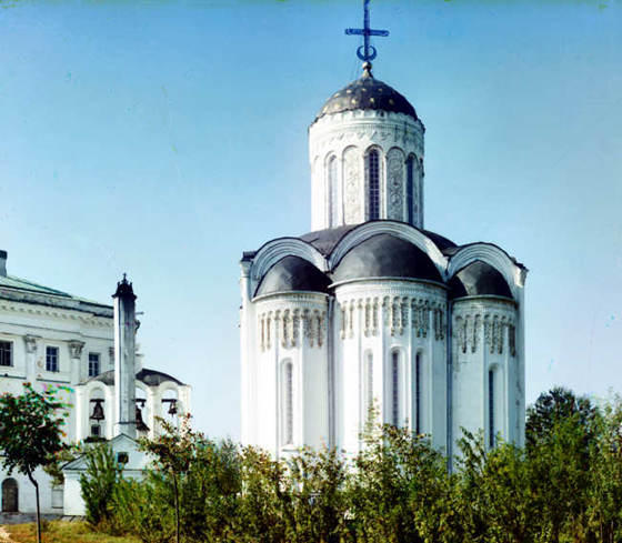 Altarnaia storona Dmitrīevskago sobora. (Vladimir); Translation: Altar side of the Dmitrievskii Cathedral. (Vladimir); Views along the upper Volga River, between Yaroslavl, Vladimir, and Kostroma, Russian Empire