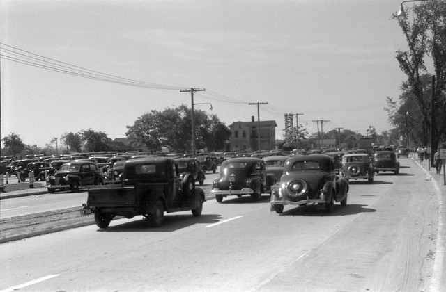 Congestion outside United Aircraft plant at afternoon change of shift. East Hartford Connecticut, May-June, 1941